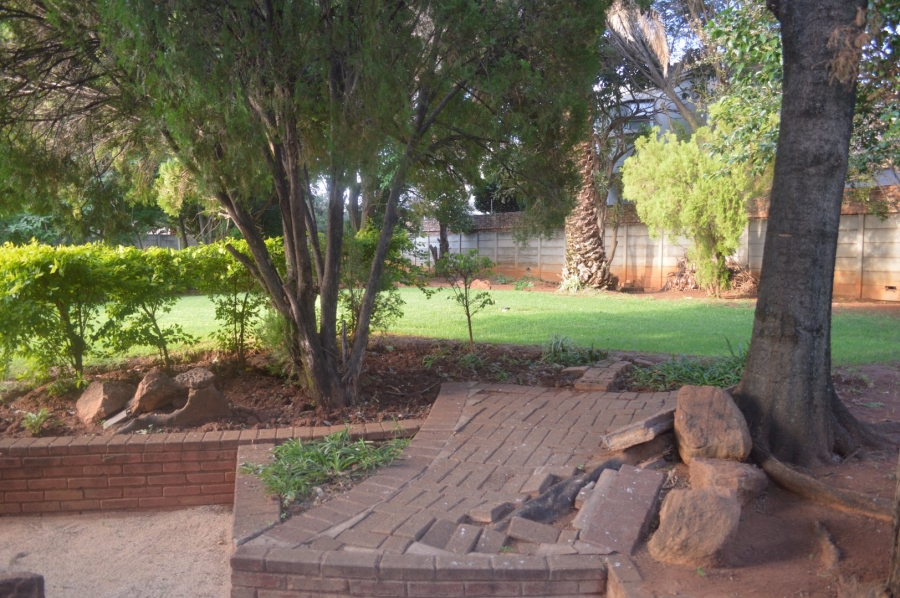 5 Bedroom Property for Sale in Wilkoppies North West